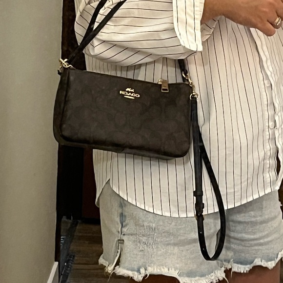 Authentic Coach two way crossbody - Picture 3 of 6